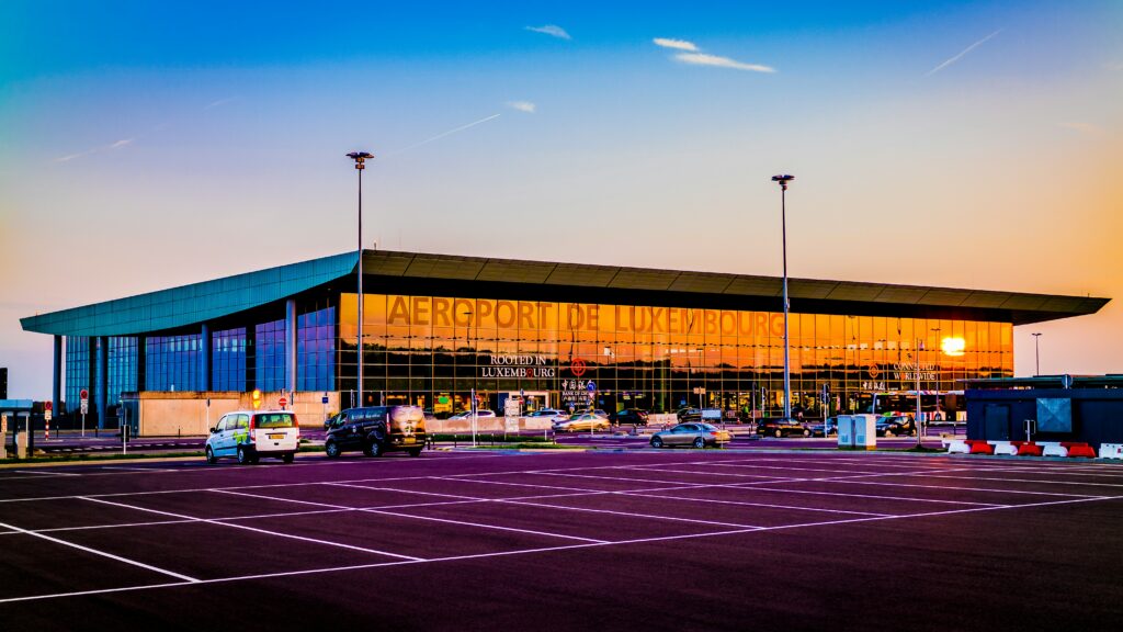L'aéroport de Luxembourg, qui relie les touristes et les voyageurs d'affaires aux principaux pays d'Europe