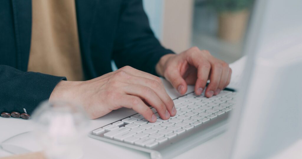 professionnel de l'immobilier chargé de l'automatisation des processus grâce à l'IA d'Agentic